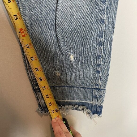 Abercrombie & Fitch High Rise Mom Jeans Light Wash Distressed Size 26 2 Short - Picture 7 of 8